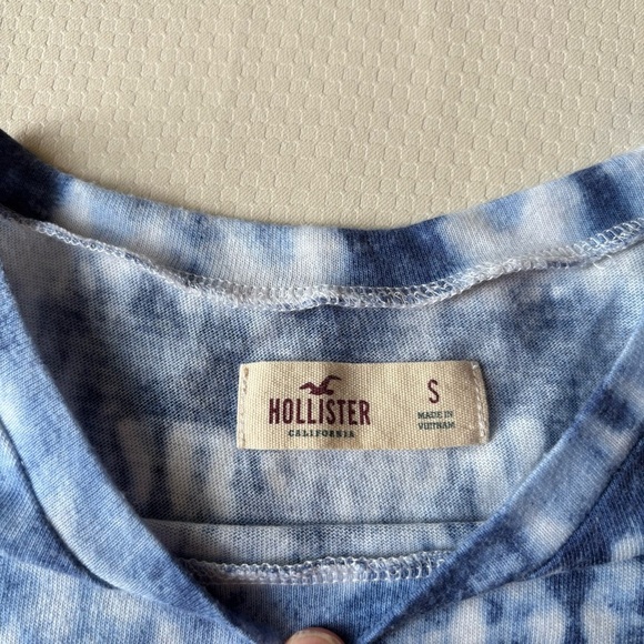 Hollister Blue and White Tie-Dye Short Sleeve Tees - Picture 2 of 5